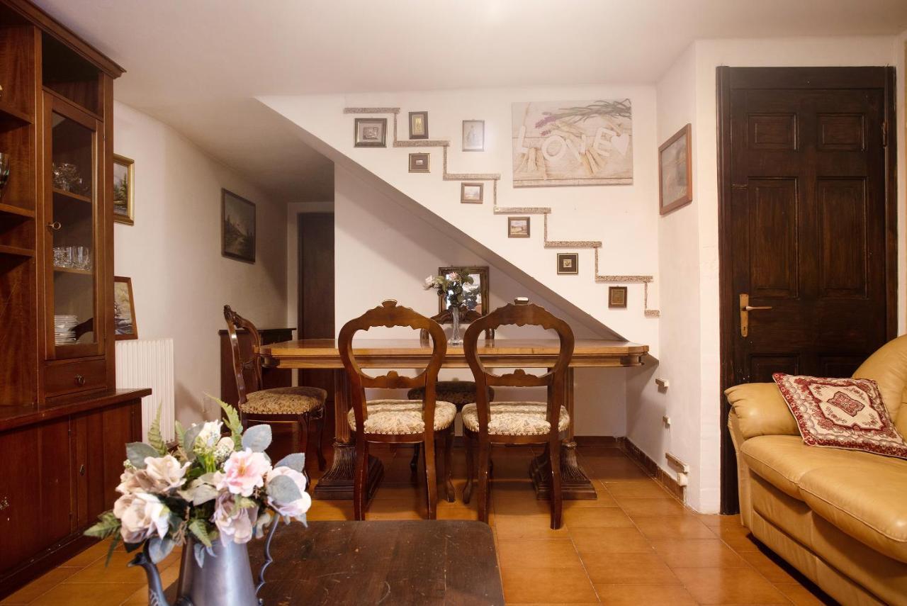 Appartement Casa Flora à Porto Ceresio Extérieur photo