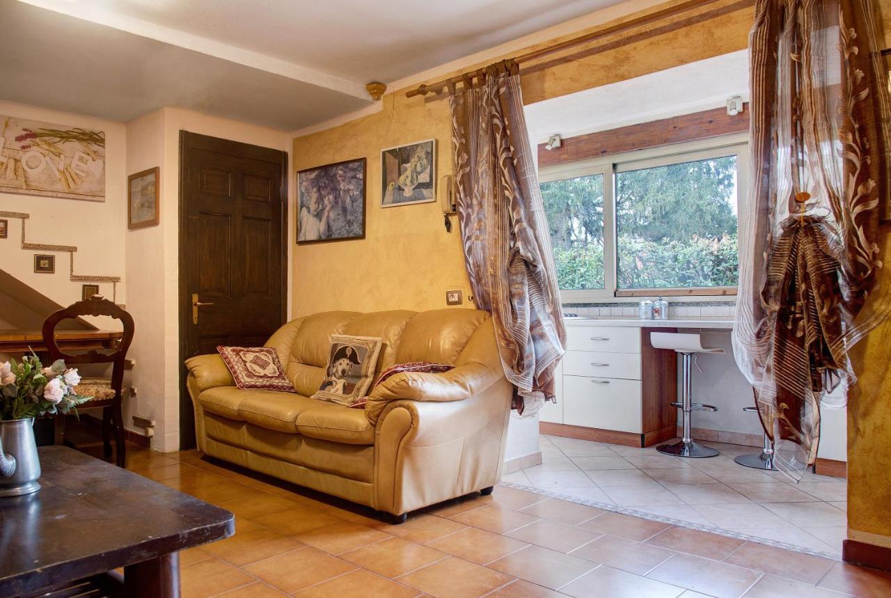Appartement Casa Flora à Porto Ceresio Extérieur photo